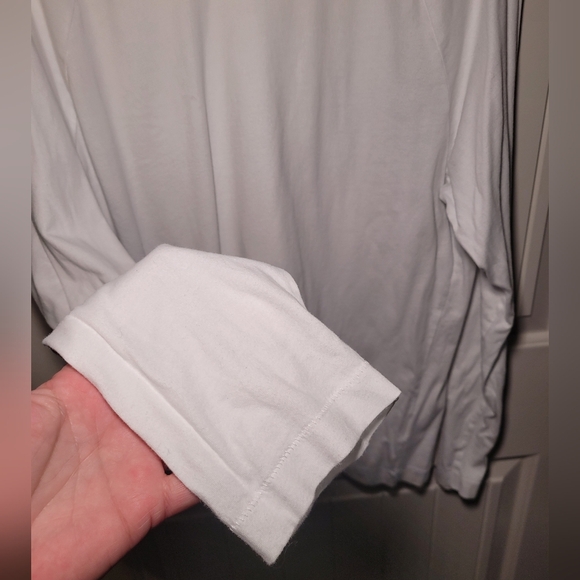 UGG long sleeve 100% cotton size medium - Picture 2 of 6